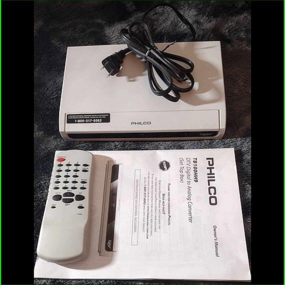 Philco DTV Digital to Analog Converter Set Top Box with remote and manual